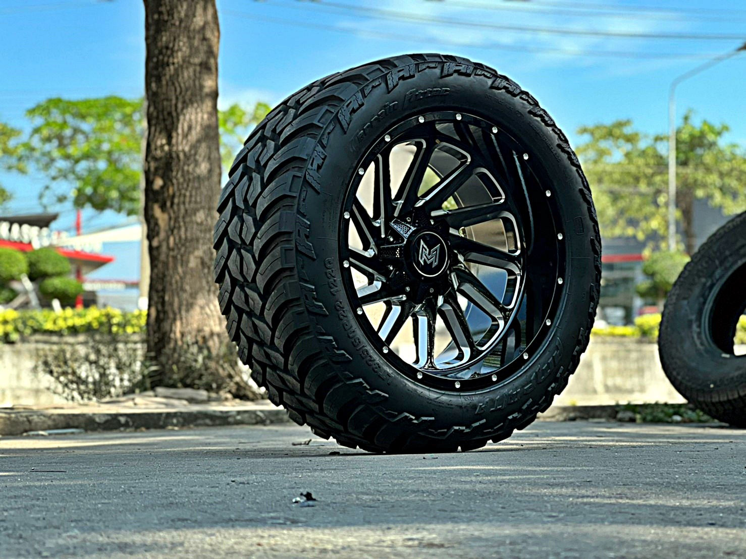 TRITON ทรงเมกา ที่ STEP9