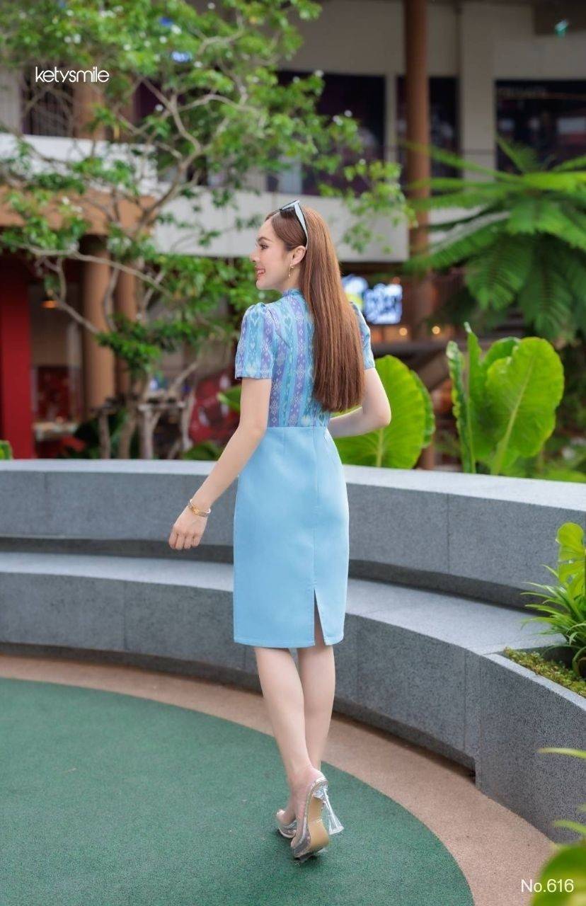 ชุดเดรสผ้าทอลายแต่งกั๊ก โทนฟ้า