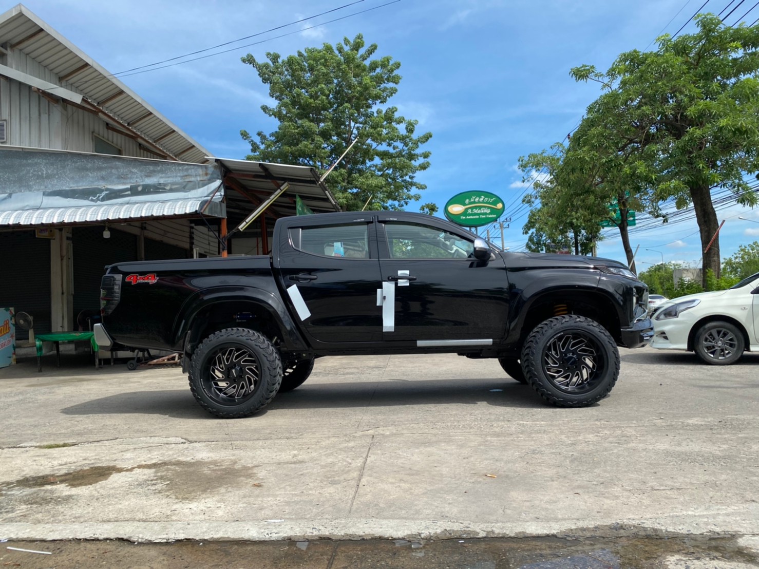 TRITON ป้ายแดงจัดทรงเมกาที่ STEP9