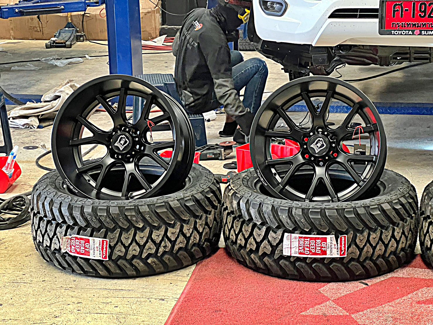 TOYOTA REVO แต่งทรงเมกาที่ STEP9