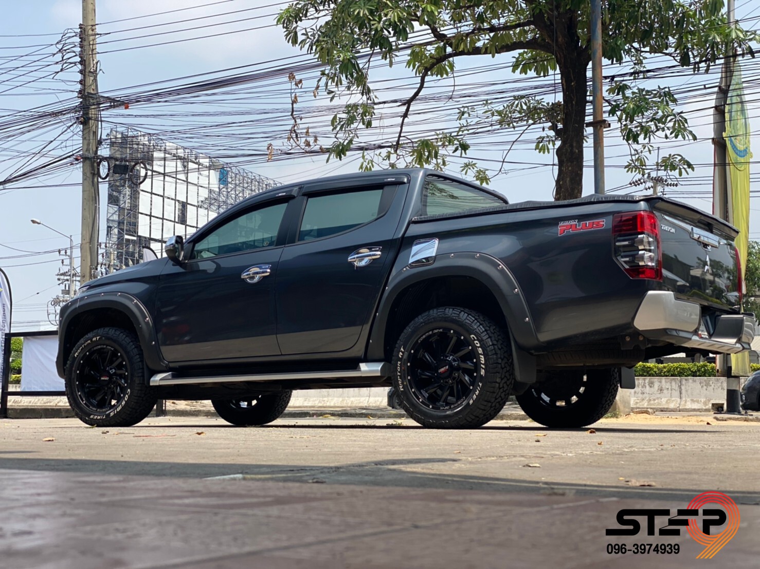 COSMIS TWIN ขอบ18 LIMITED