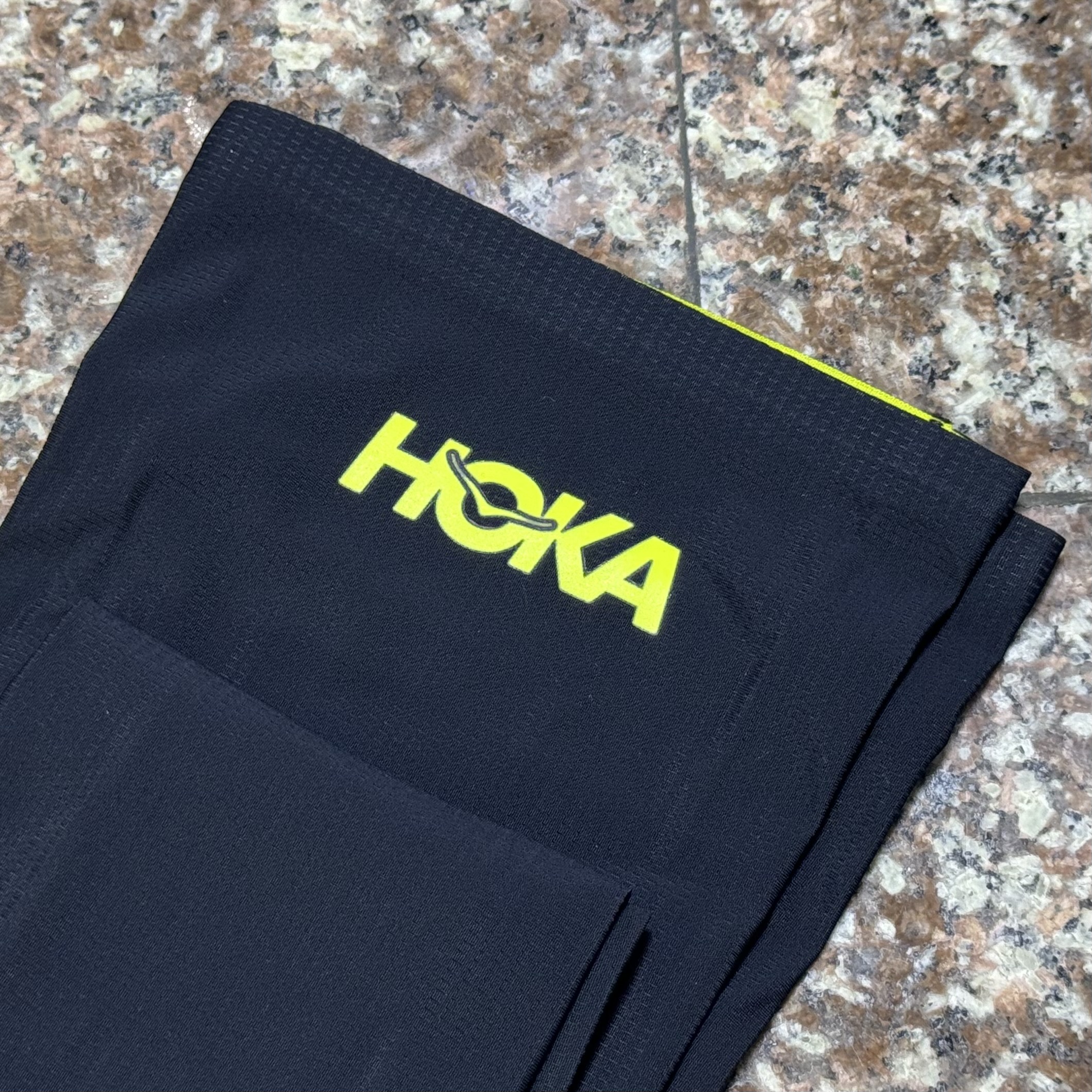ปลอกแขน HOKA Airolite Running Sleeves ‘BLACK’ (L)