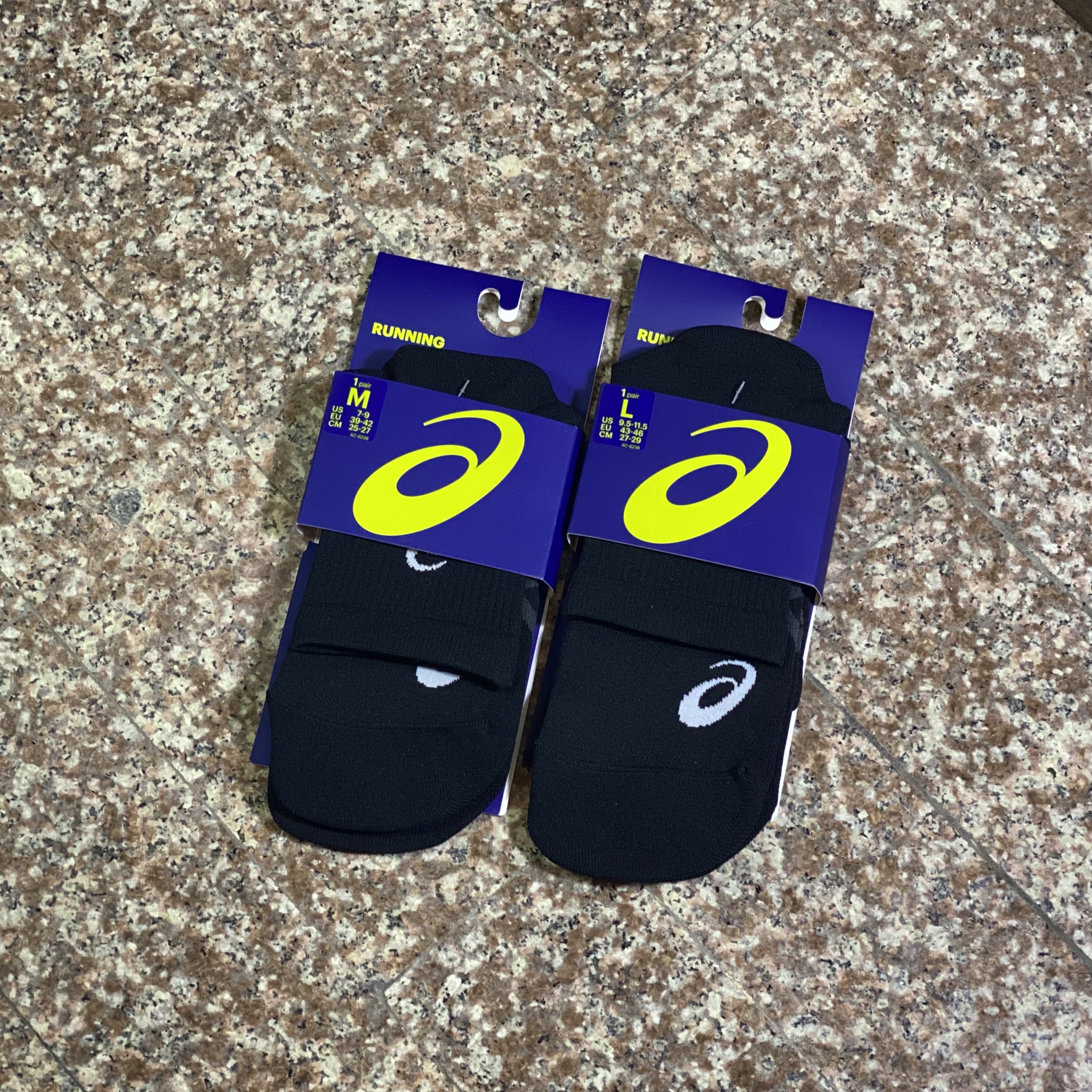 ถุงเท้าวิ่ง ASICS Road Quarter Running Socks ‘BLACK’ (M)