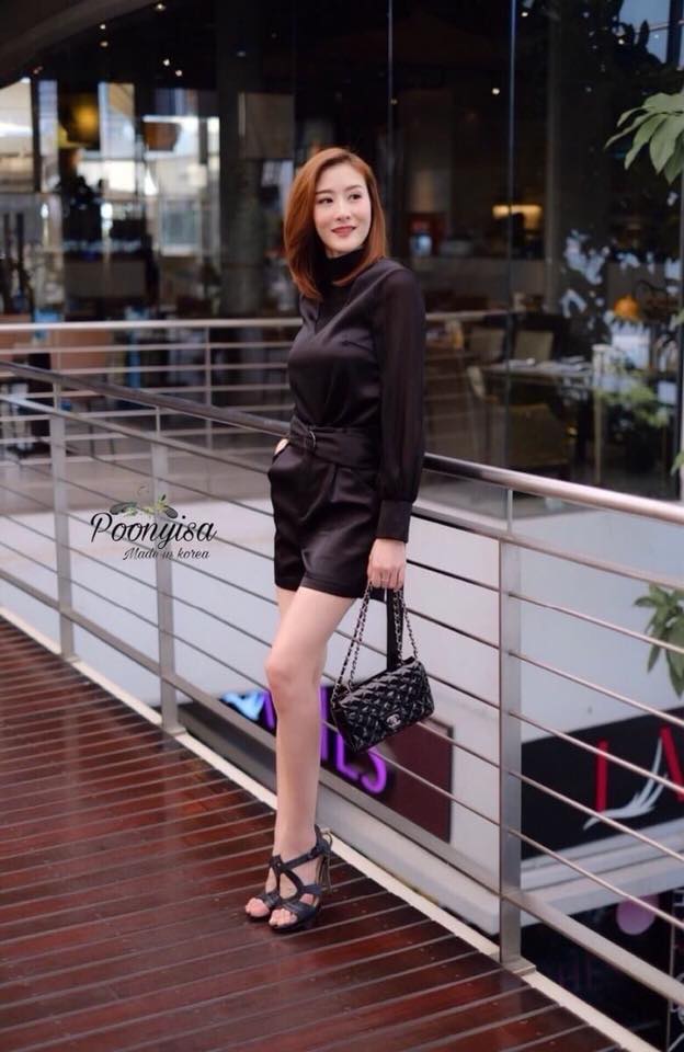 Set เสื้อเชิ้ตคอกลมกับกางเกงขาสั้น