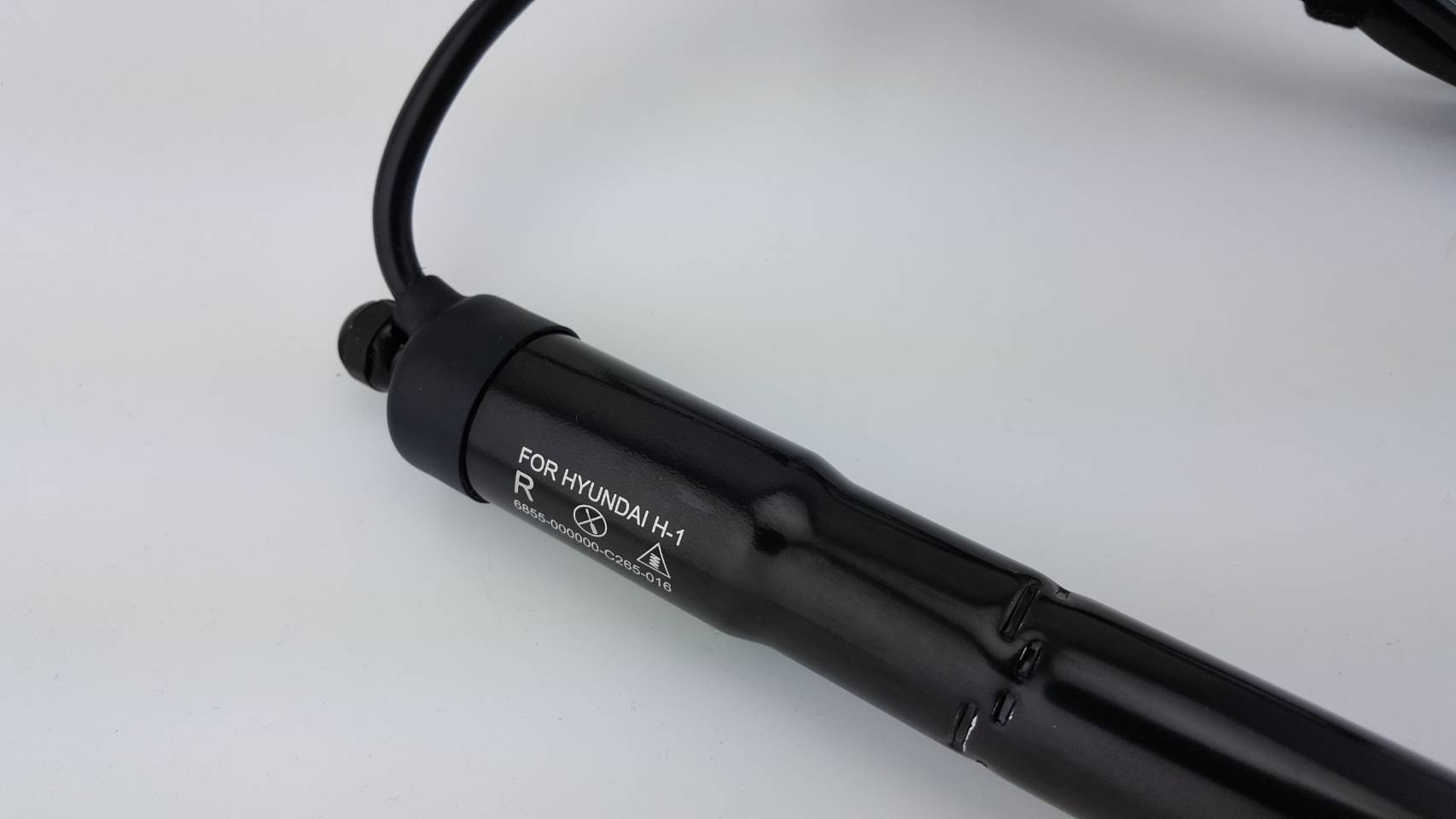 Electric tailgate lifter (โช๊คไฟฟ้าค้ำประตูหลัง)