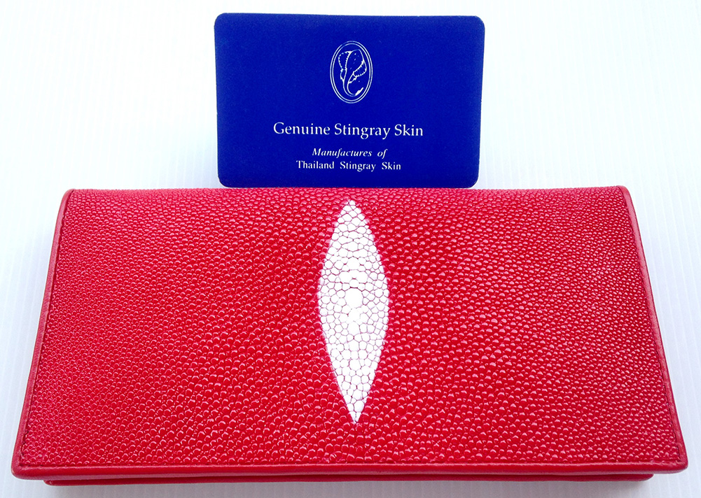 กระเป๋าสตางค์หนังปลากระเบนแท้1ตา 2พับยาว สีแดง