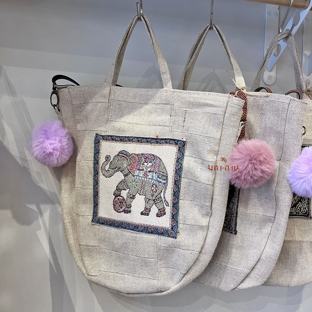 กระเป๋าช้างไทย สะพายข้าง สายหนัง แต่งปอม 👜