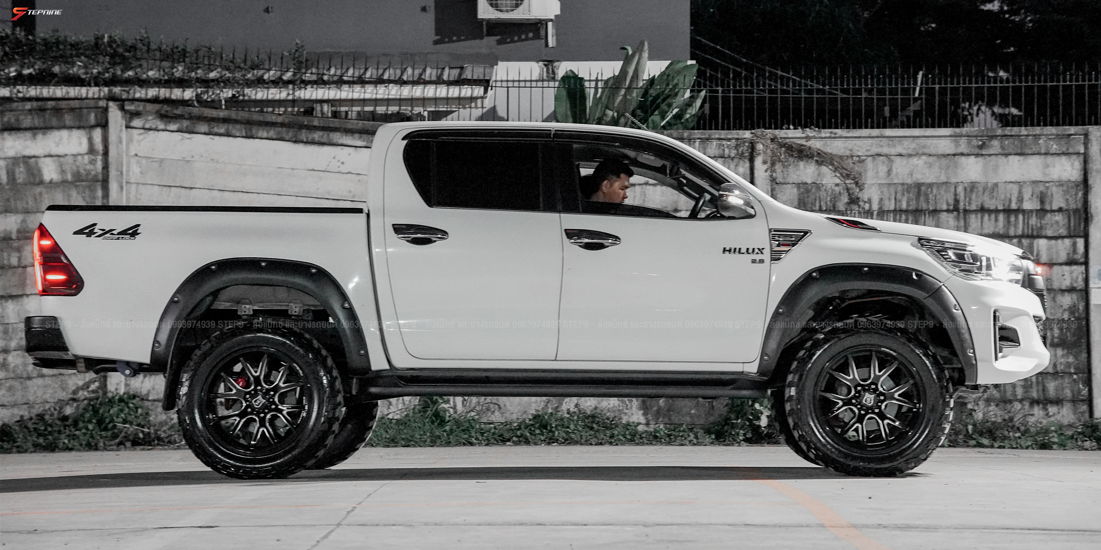 TOYOTA REVO ชุดโปรฯทรงเมกา ขอบ20 ล้อลายเขากวาง