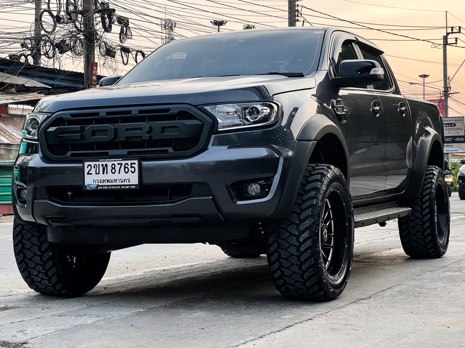 FORD RANGER ทรงเมกา แต่งครบ จบที่STEP9