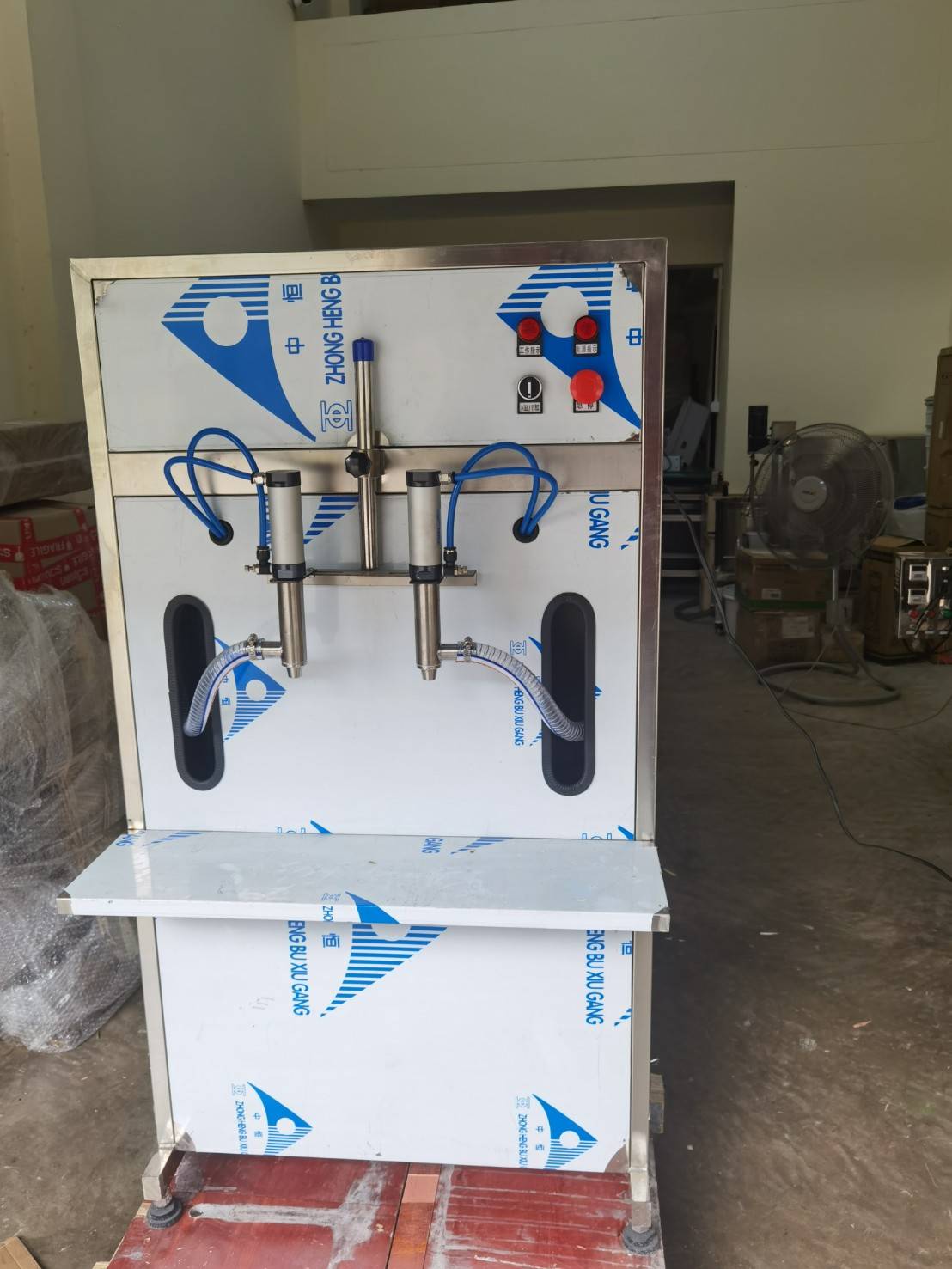 15424 เครื่องบรรจุของเหลวกึ่งอัตโนมัติ ขนาด 100-5000ml สองหัว รุ่น GYJ-2