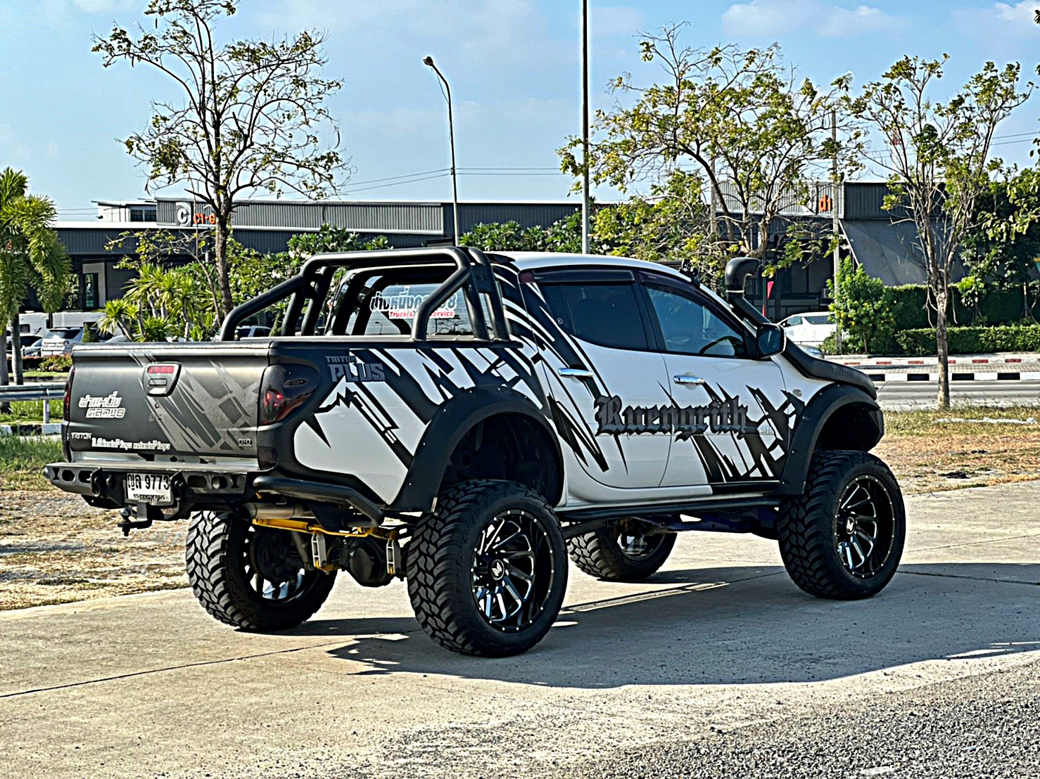 TRITON ทรงเมกา ที่ STEP9