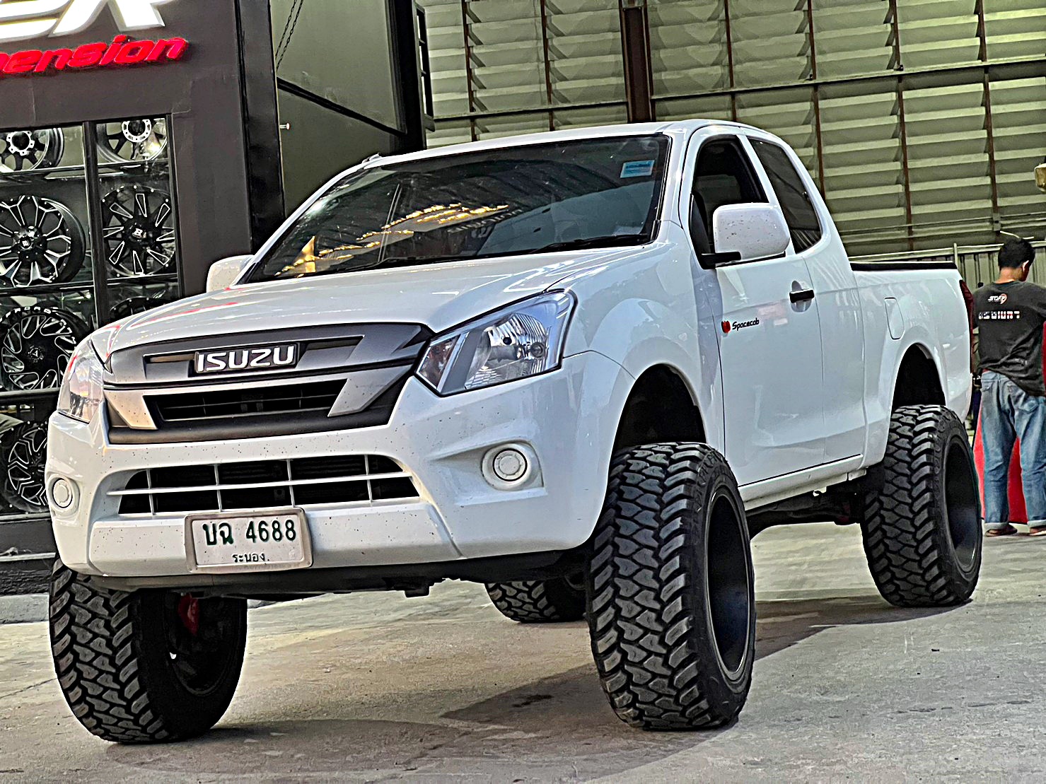 D-MAX ตัวเตี้ย ทำให้เป็นตัวสูง ทรงเมกา