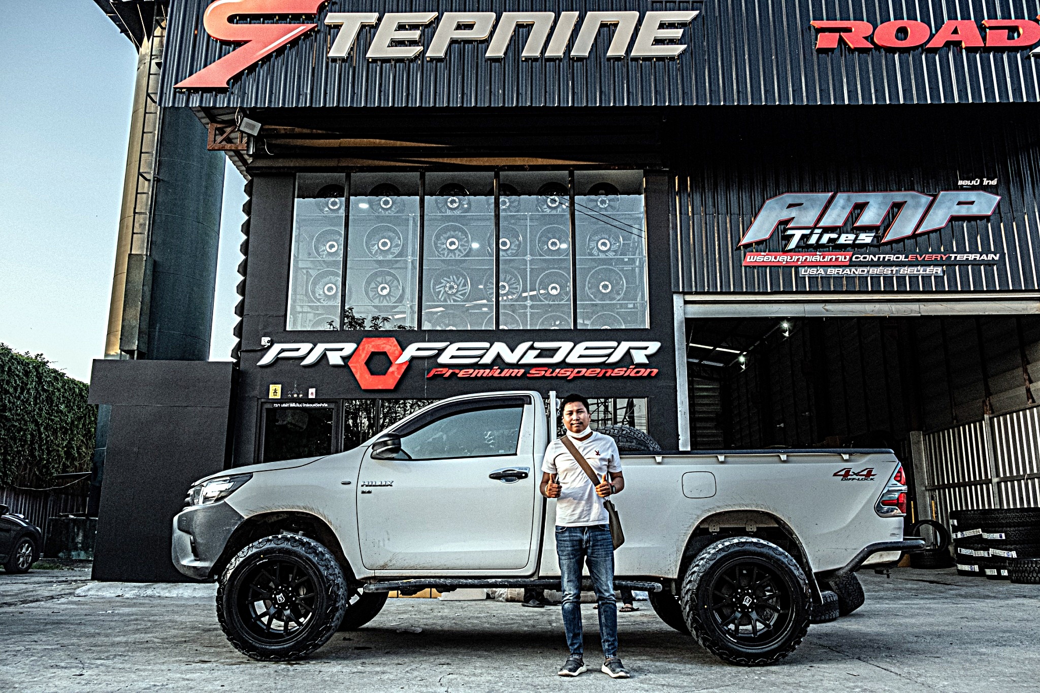 REVO หัวเดียว จองคิวจากแพร่ ทำทรงเมกาที่ STEP9