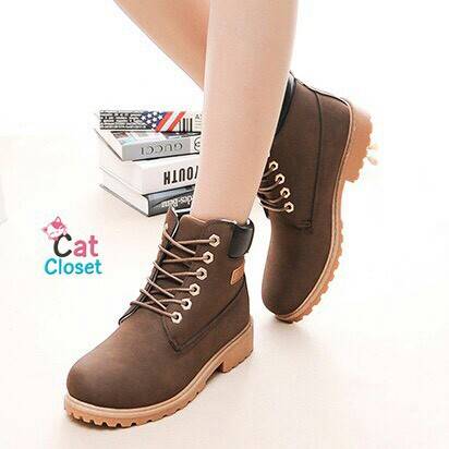 รองเท้าบู้ทแฟชั่น ทรงหุ้มข้อ