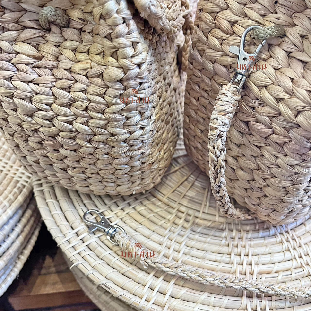 กระเป๋าสาน สะพาย ผักตบชวา ฝาพับ 🤎