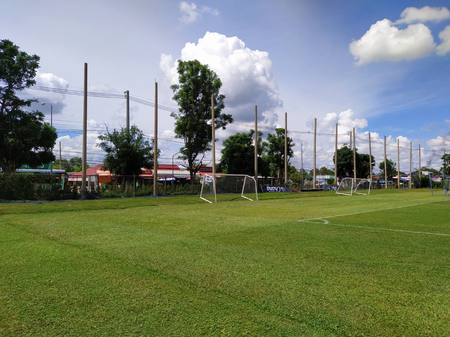 รับติดตั้งซ่อมแซมตาข่ายกั้นสนามฟุตบอล