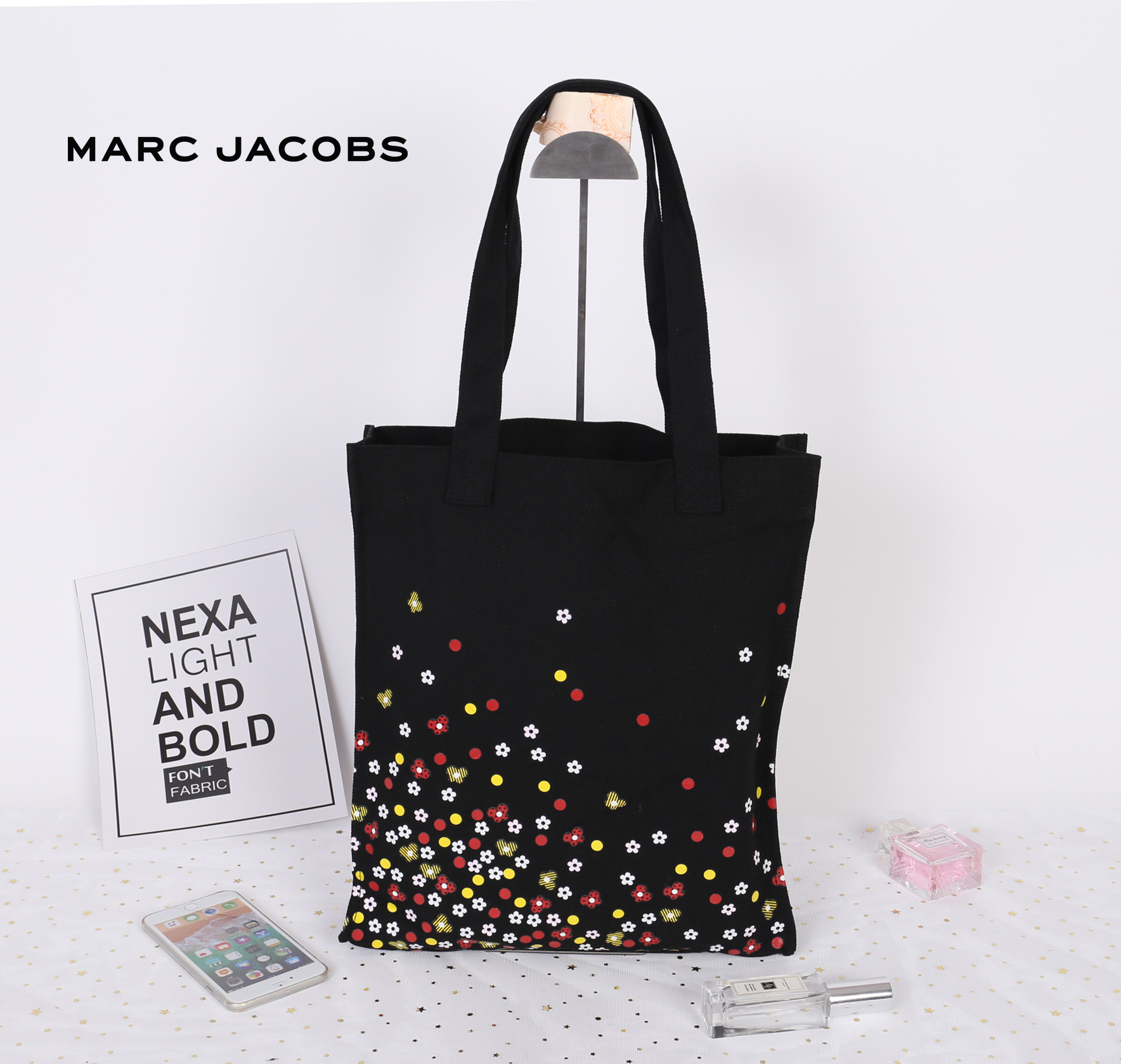 กระเป๋าผ้า canvas ลายดอกไม้ MARC JACOBS