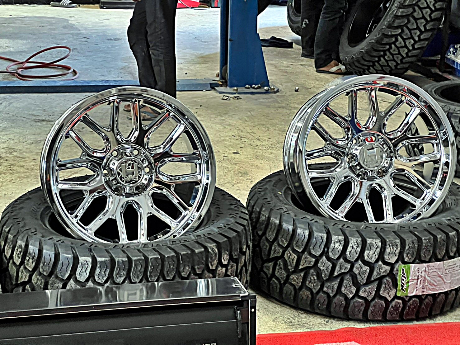 FORD-RAPTOR-V6_จองคิวมาจากชลบุรี HOSTILE สีโครเมี่ยม