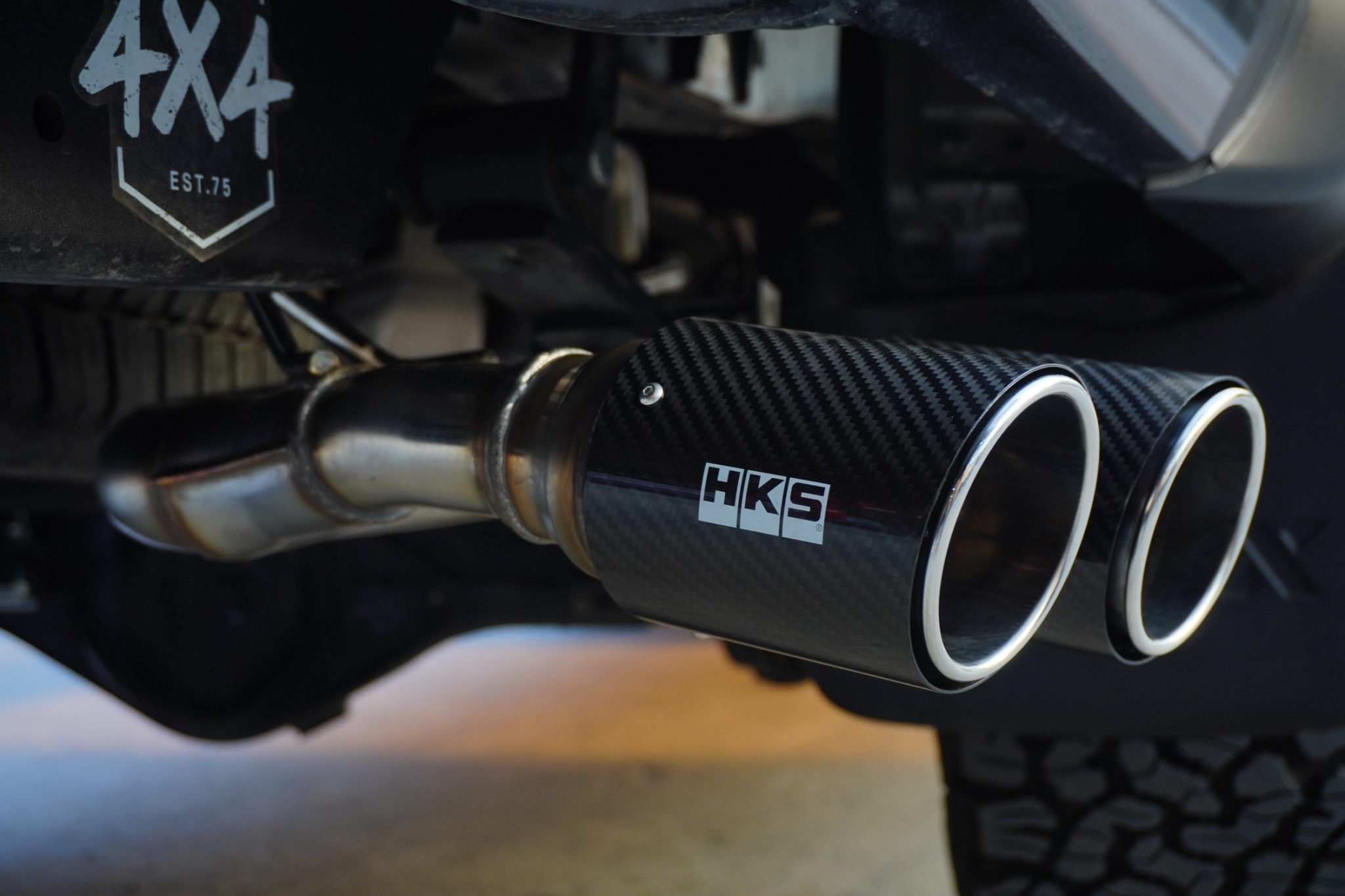 ท่อ HKS จากญี่ปุ่น Side muffler Twin Crb 𝙃𝙆𝙎 𝙇𝙀𝙂𝘼𝙈𝘼𝙓 TOYOTA REVO ท่อคู่ ปลาย คาร์บอน