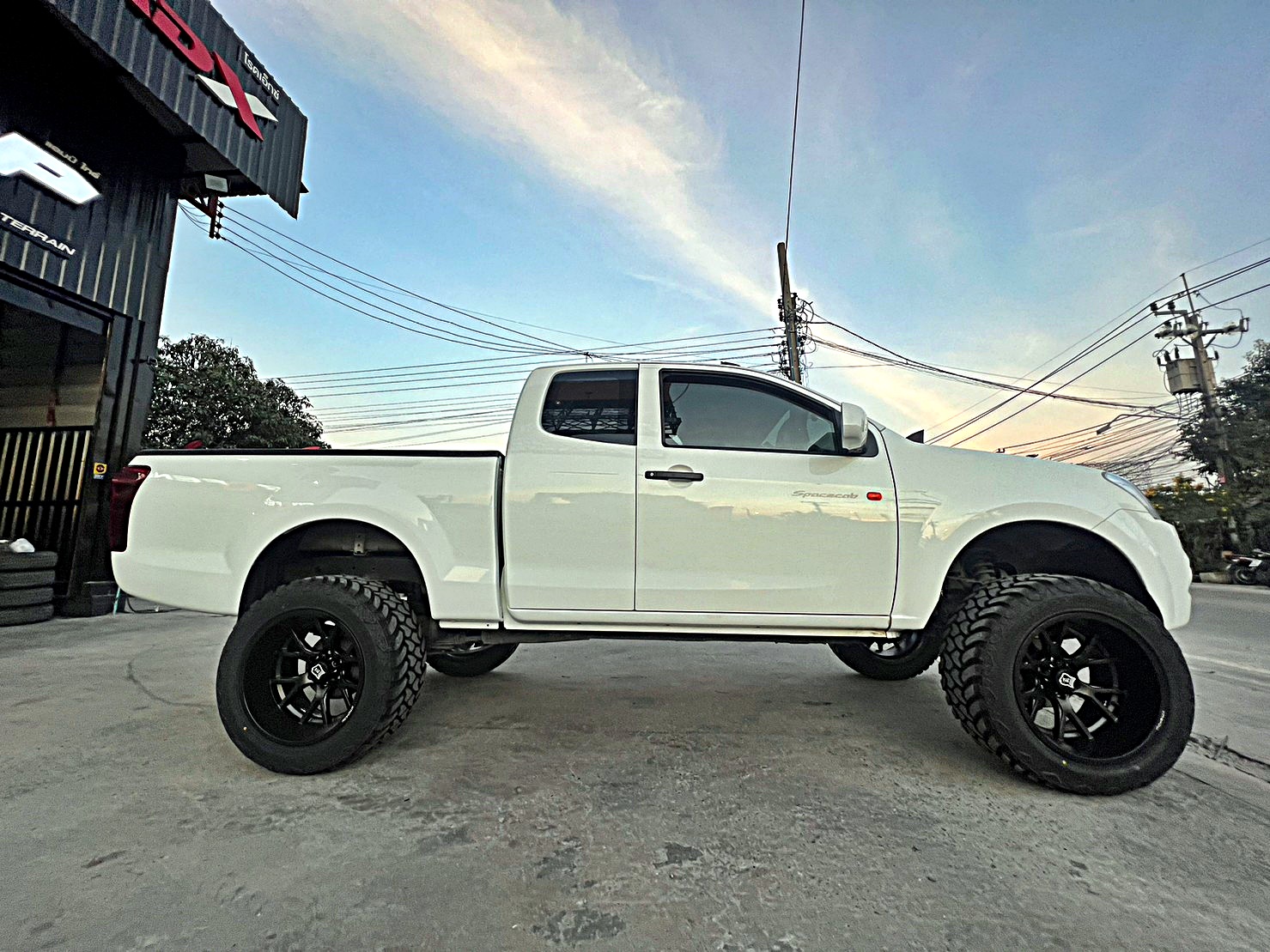 D-MAX ตัวเตี้ย ทำให้เป็นตัวสูง ทรงเมกา