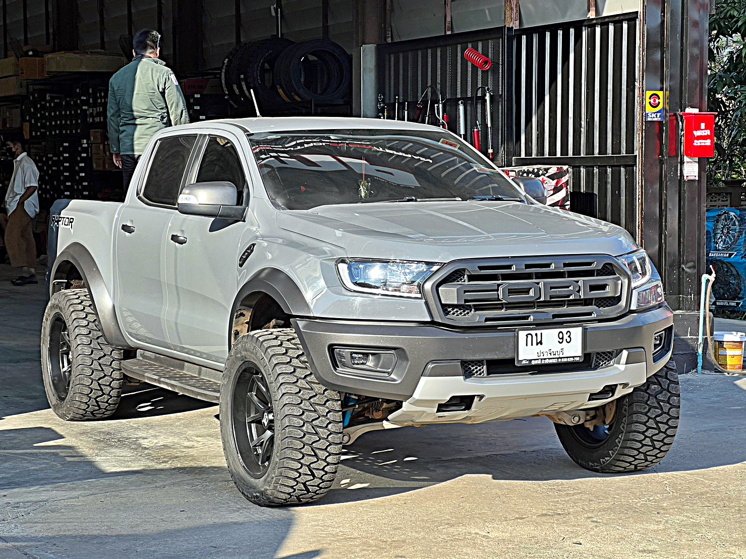 FORD RAPTOR ล้อยาง ทรงเมกา ที่ STEP9