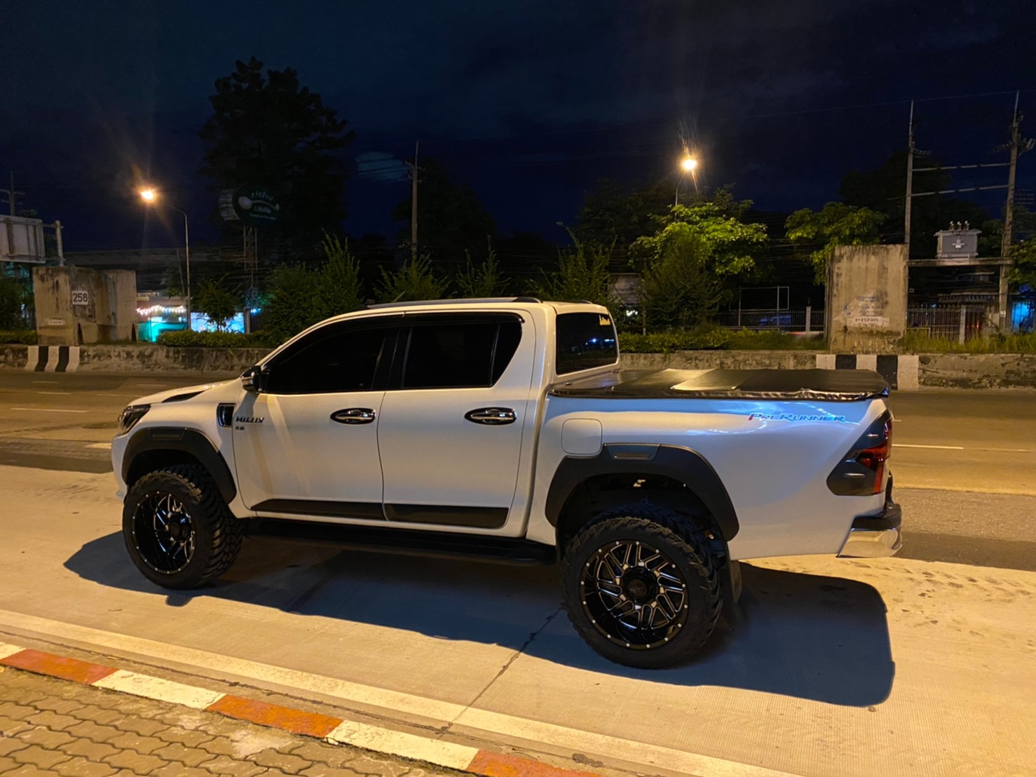 REVO จัดทรงเมกาที่ STEP9