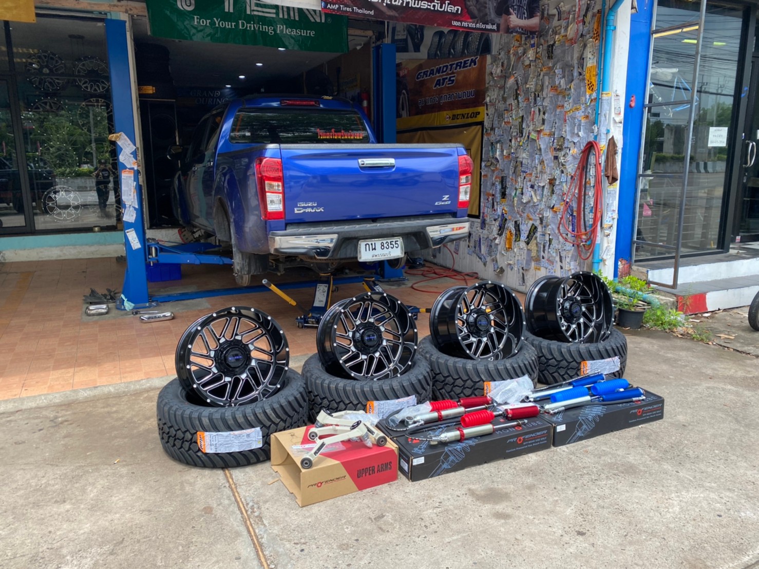 D-MAX มาจากสุพรรณบุรี จัดทรงเมกาที่ STEP9