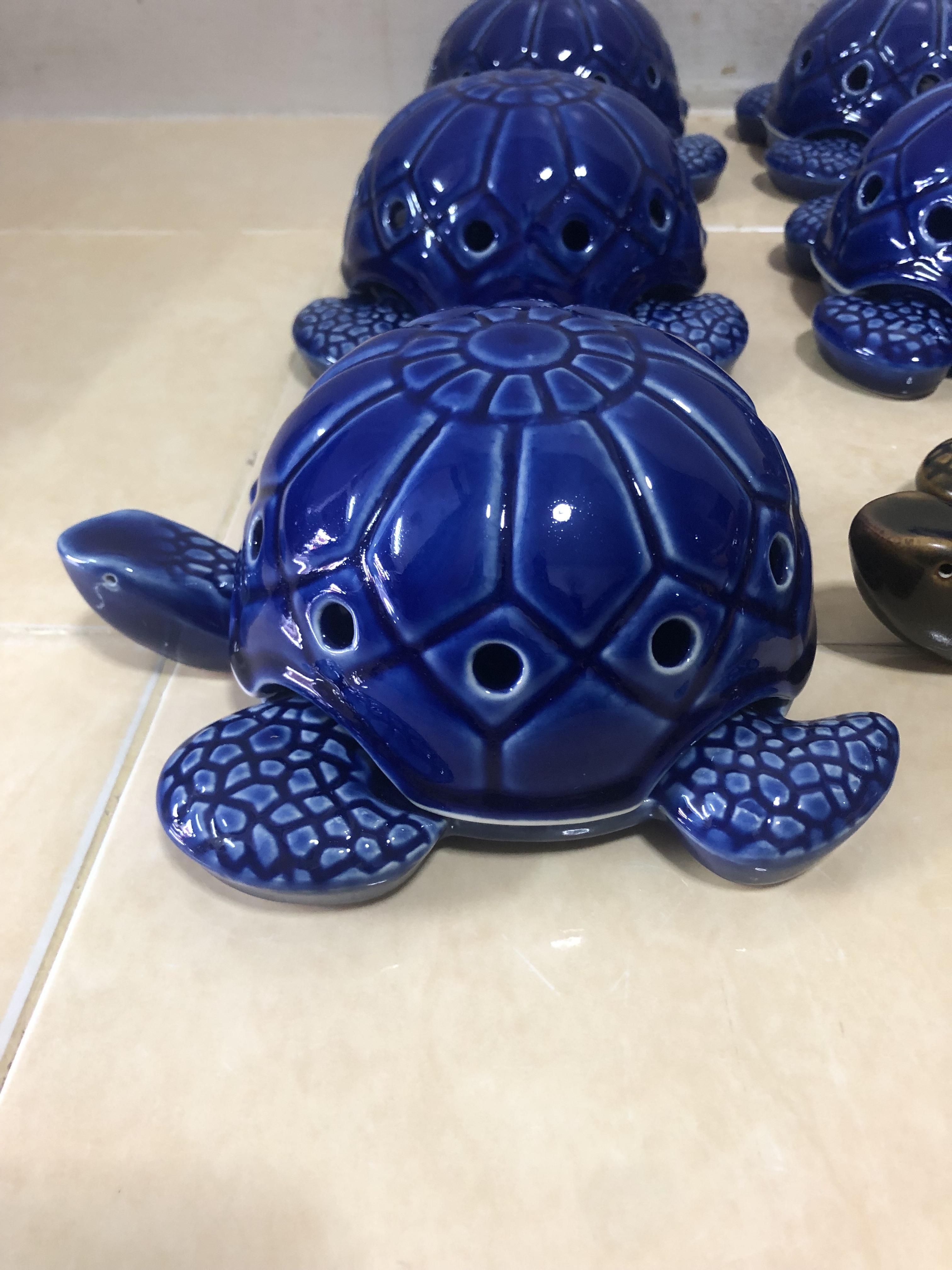 เต่าเซรามิค ใส่ยากันยุงแบบขด สี น้ำเงิน Ceramic turtle with coiled mosquito repellent, blue