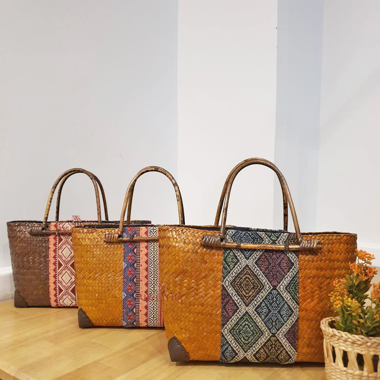 กระเป๋ากระจูด กระเป๋าหูหวาย กระเป๋าถือ กระเป๋าผ้าไทย กระเป๋าไทย 👜 คละแบบ