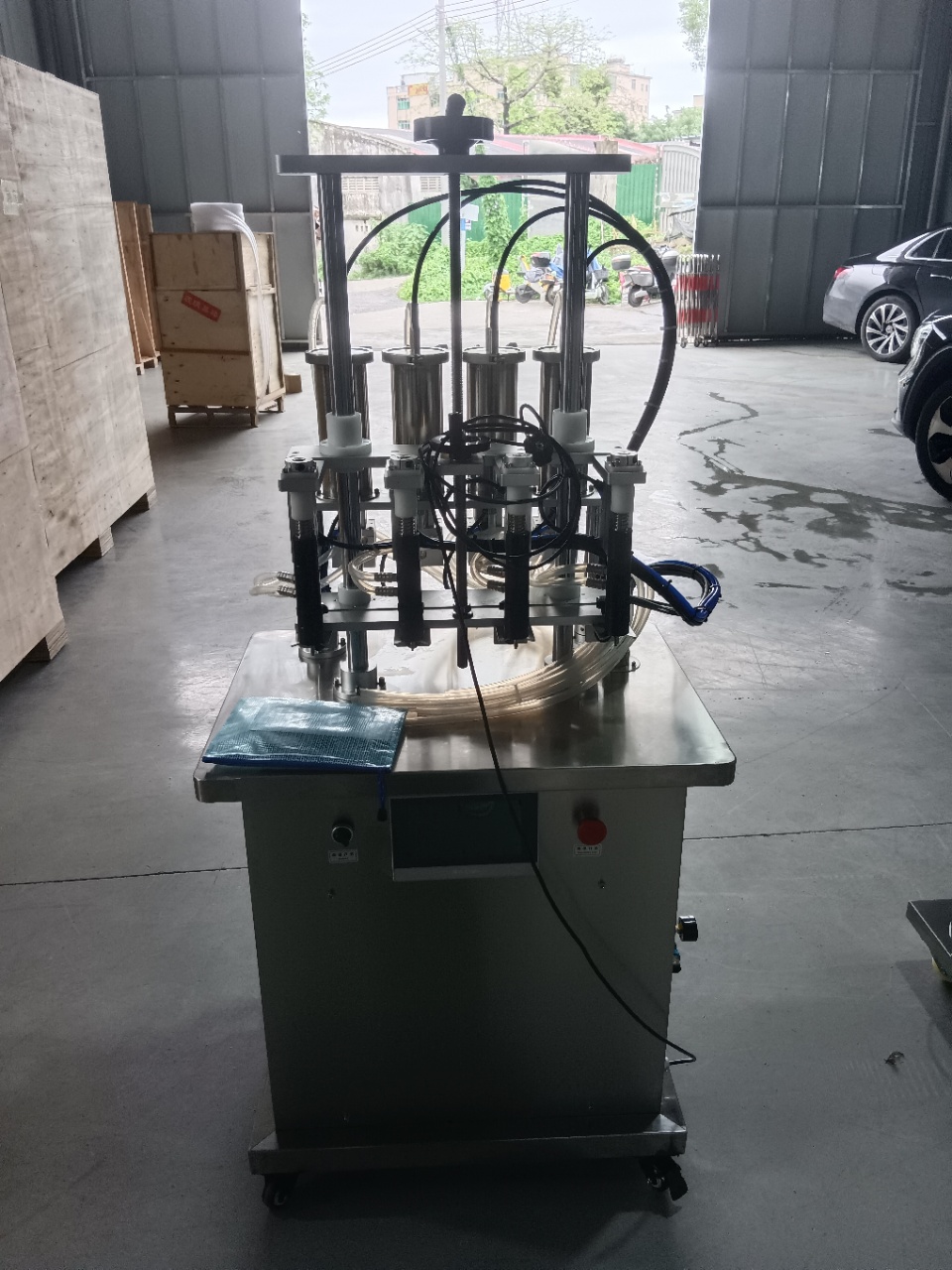 22359 เครื่องบรรจุน้ำหอมกึ่งอัตโนมัติ 4 หัวจ่าย