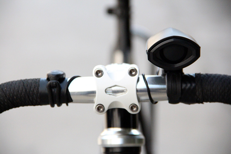 ไฟหน้าจักรยานพร้อมแตรในตัว XPG ชาร์ต USB