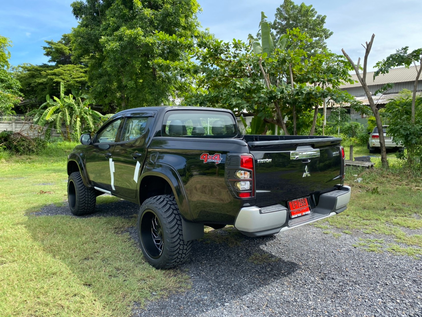 TRITON ป้ายแดงจัดทรงเมกาที่ STEP9