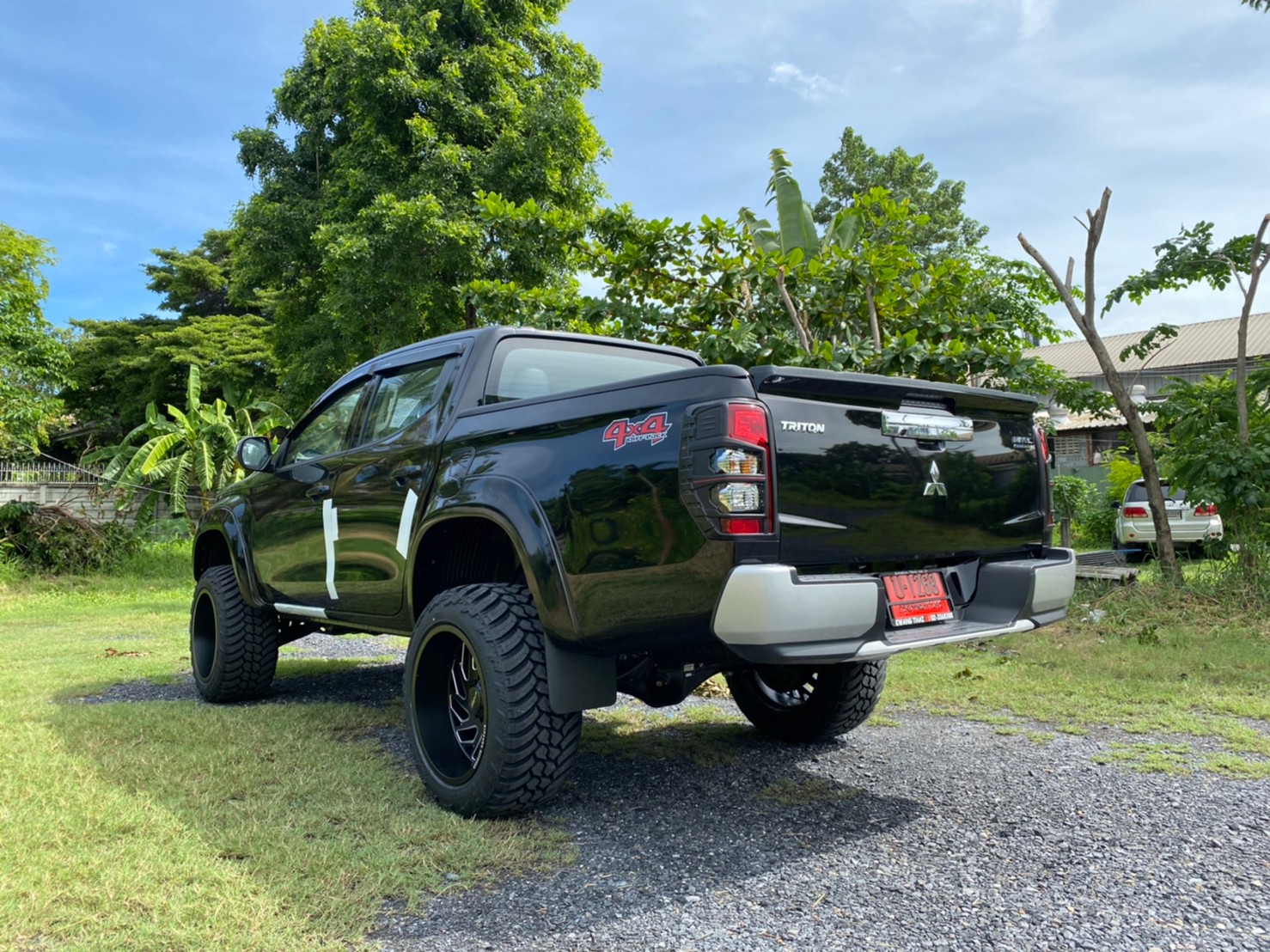 TRITON ป้ายแดงจัดทรงเมกาที่ STEP9