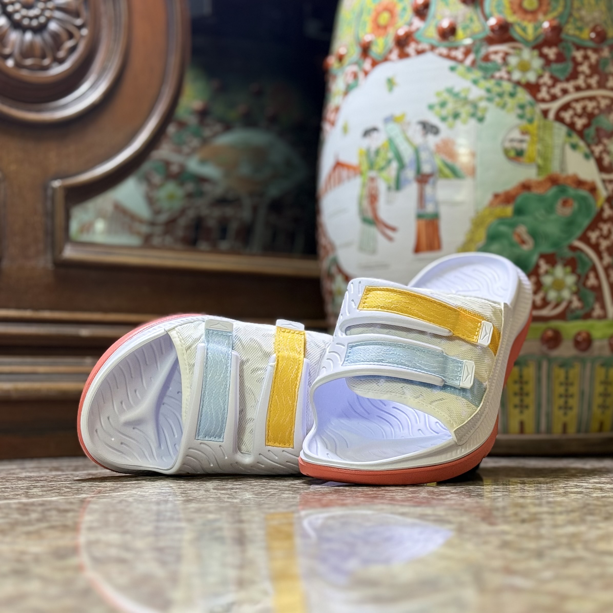 รองเท้า HOKA Ora Luxe ‘WHITE’ (W6/8US, M7/8/9/10/11/12/13US)