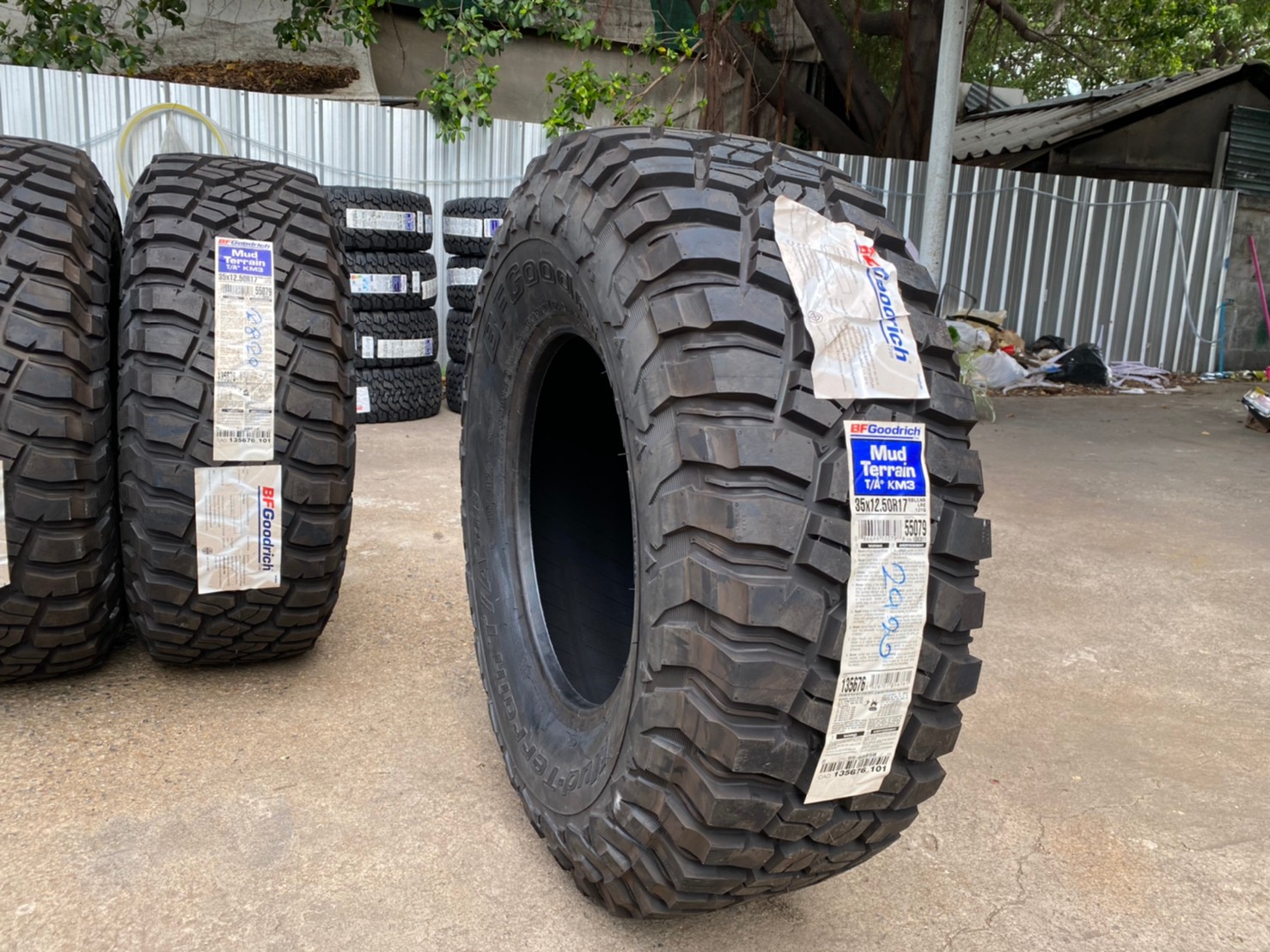 BF GOODRICH KM3 35X12.5R17 ราคาถูก