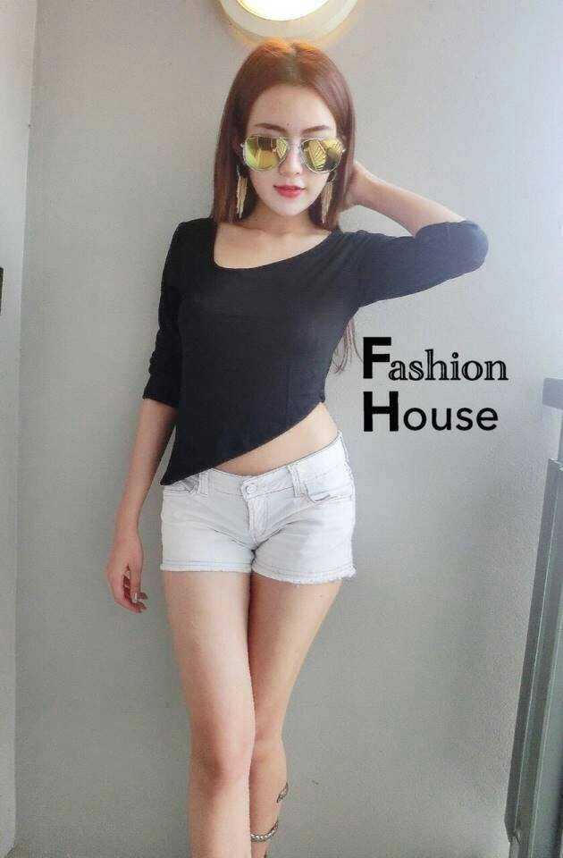 เสื้อแขนยาวคอเฉียงปลายเฉียง