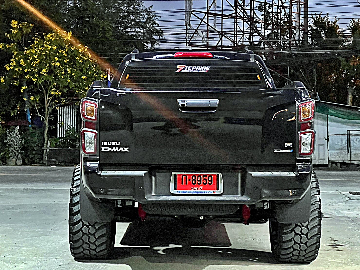 D-MAX ทรงเมกา จัดล้อแท้ HOSTILE ที่ STEP9