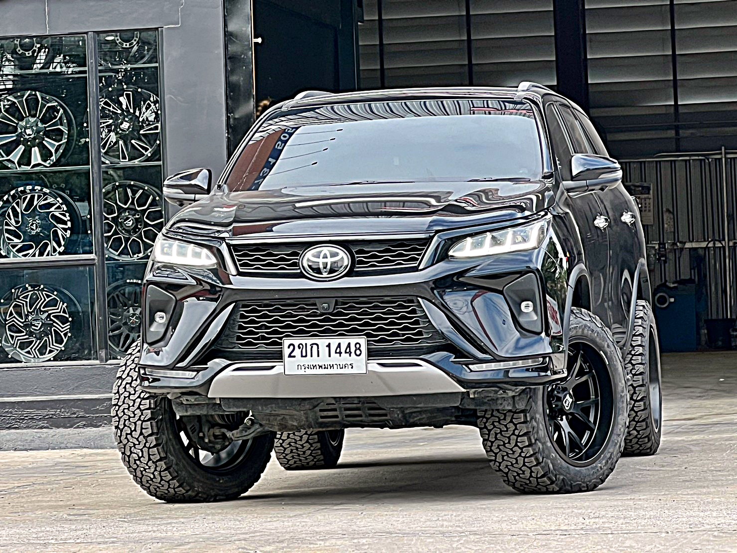 TOYOTA FORTUNER LEGENDER แต่งทรงเมกาที่ STEP9