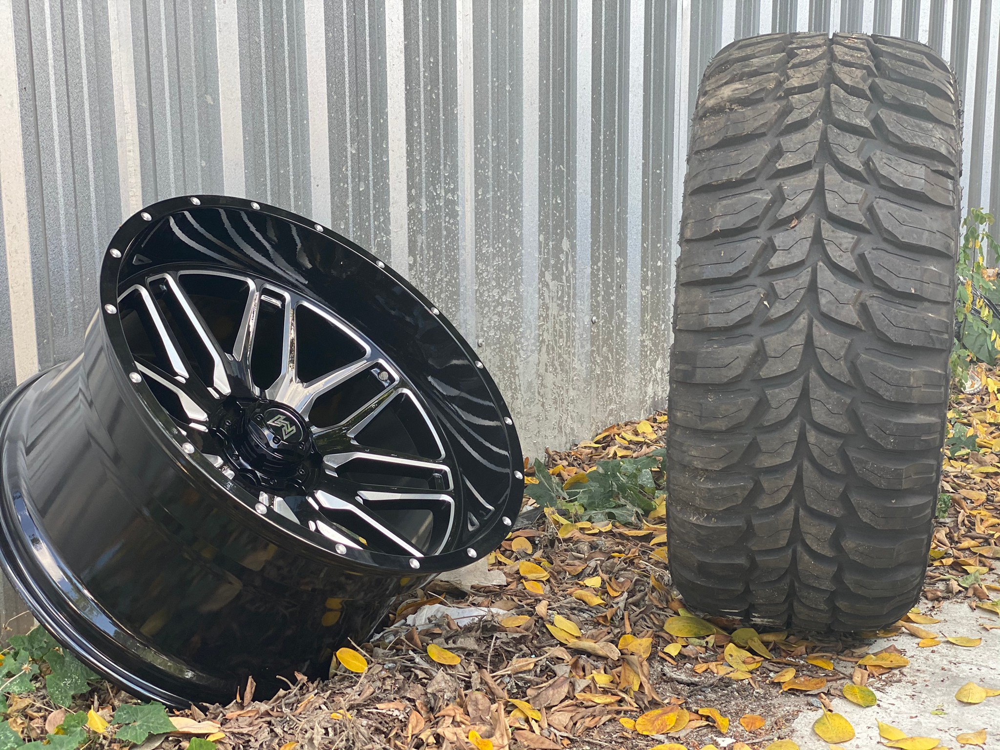 MAGNETIC 22x12 ET-44 CROSSWIND MT 33/12.5R22