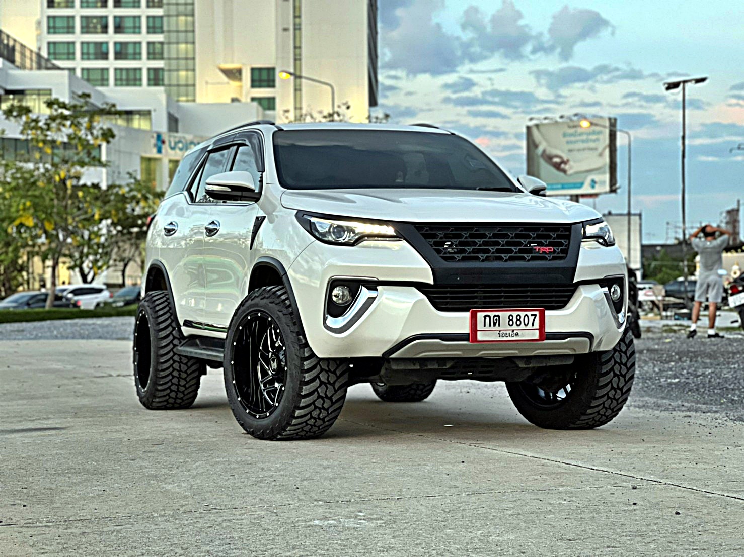 FORTUNER ทรงเมกา ล้อขอบ20 ที่ STEP9