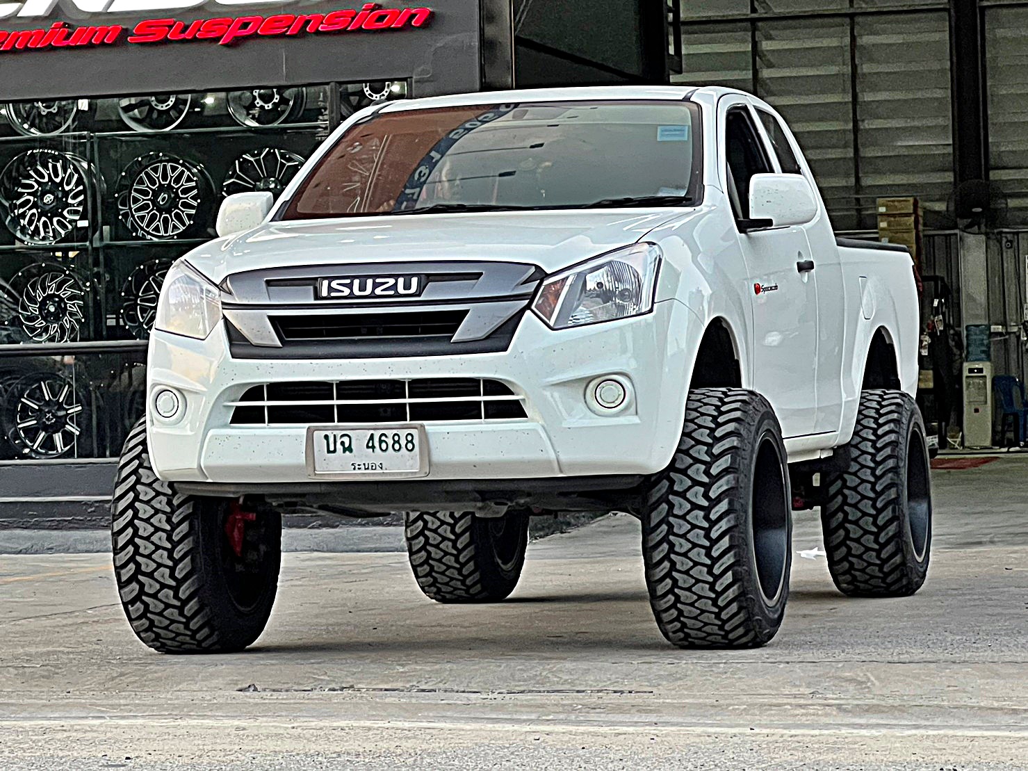 D-MAX ตัวเตี้ย ทำให้เป็นตัวสูง ทรงเมกา