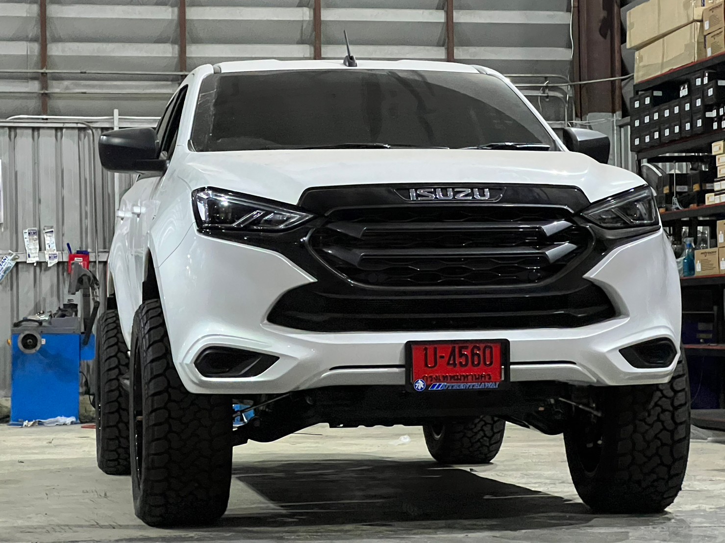 ISUZU MU-X แต่งทรงเมกาที่ STEP9