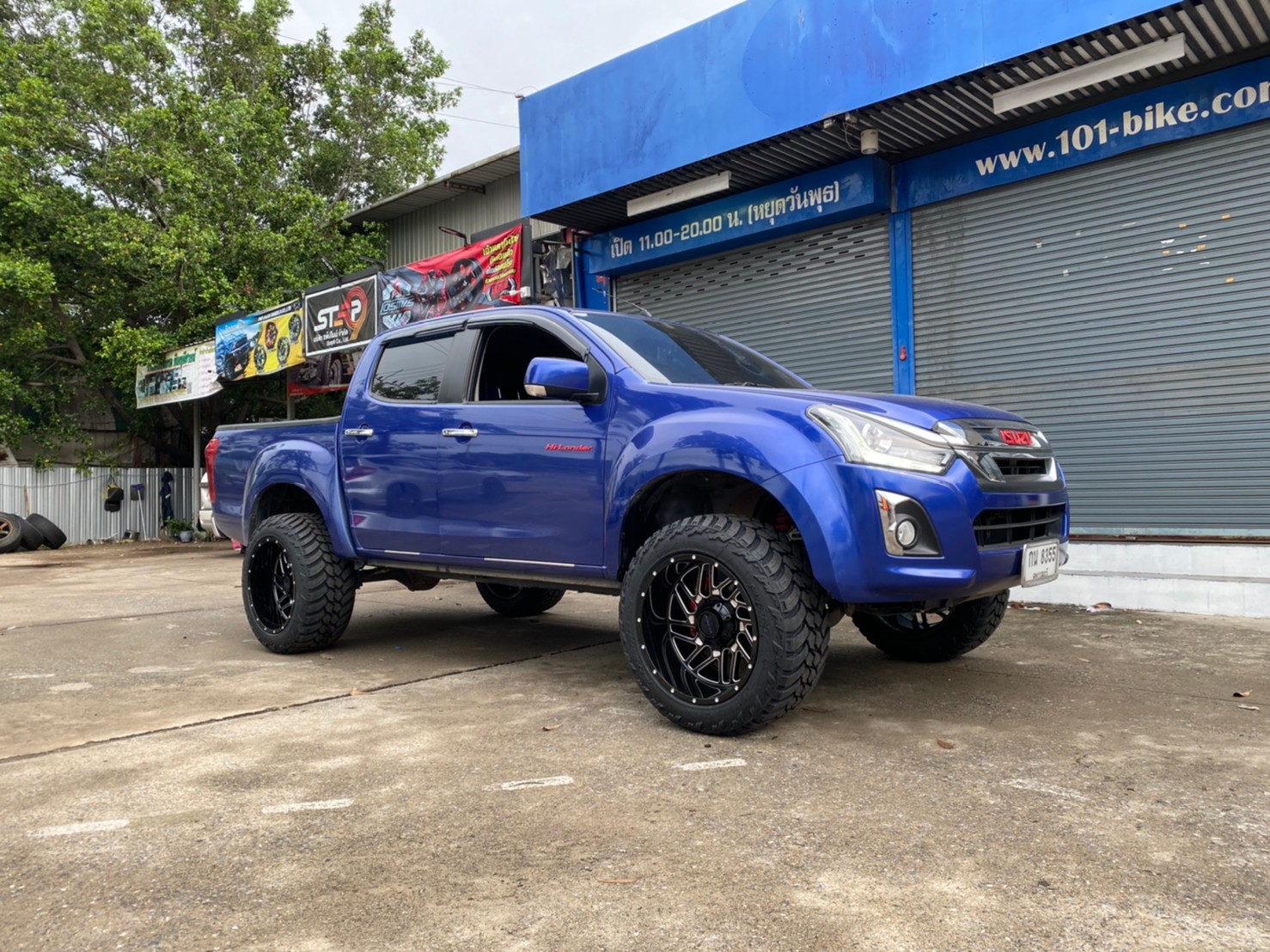 D-MAX มาจากสุพรรณบุรี จัดทรงเมกาที่ STEP9