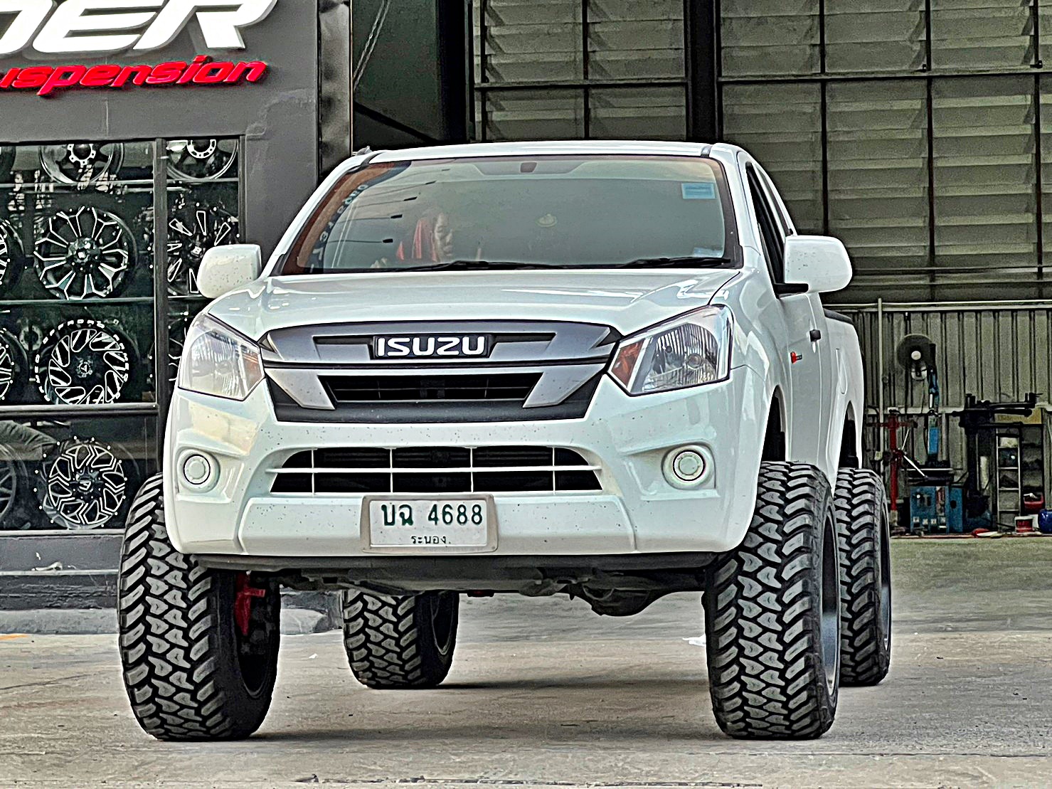 D-MAX ตัวเตี้ย ทำให้เป็นตัวสูง ทรงเมกา