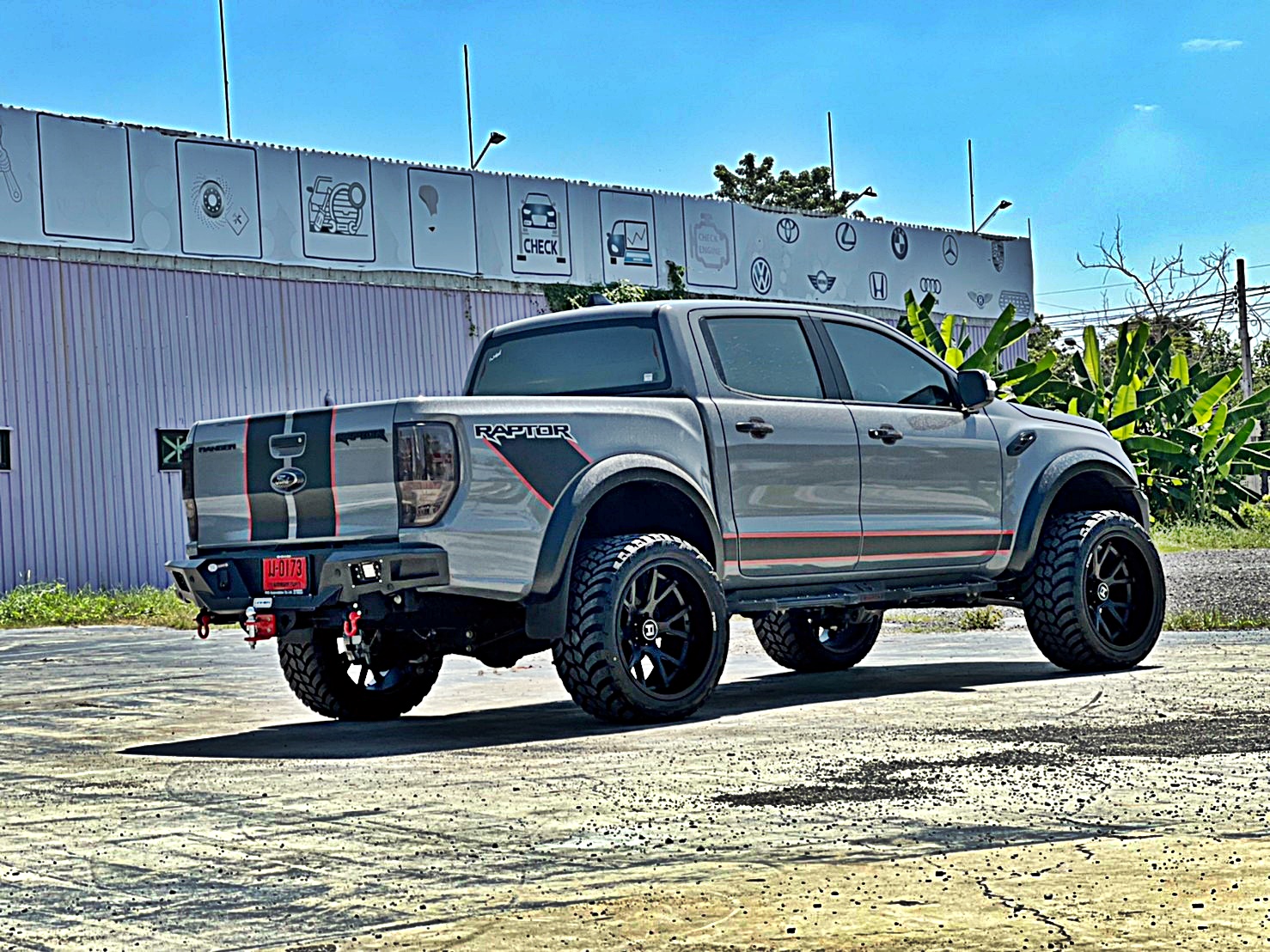 FORD RAPTOR ทรงเมกา่ ล้อ HOSTILE H113