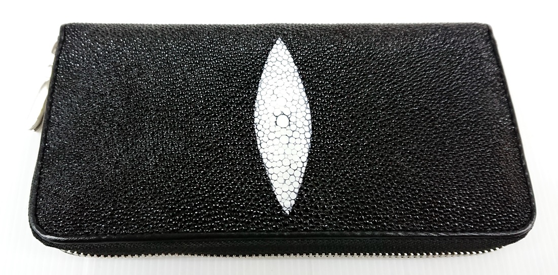 กระเป๋าสตางค์หนังปลากระเบนแท้ สีดำ ซิปรอบเดี่ยว