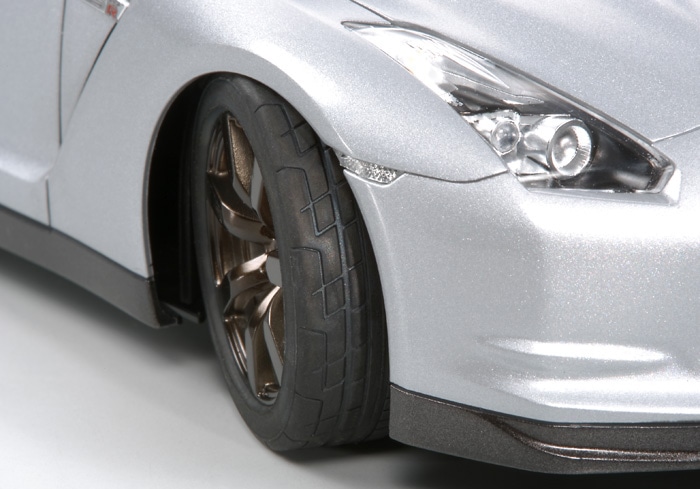 1/24 SCALE NISSAN GT-R