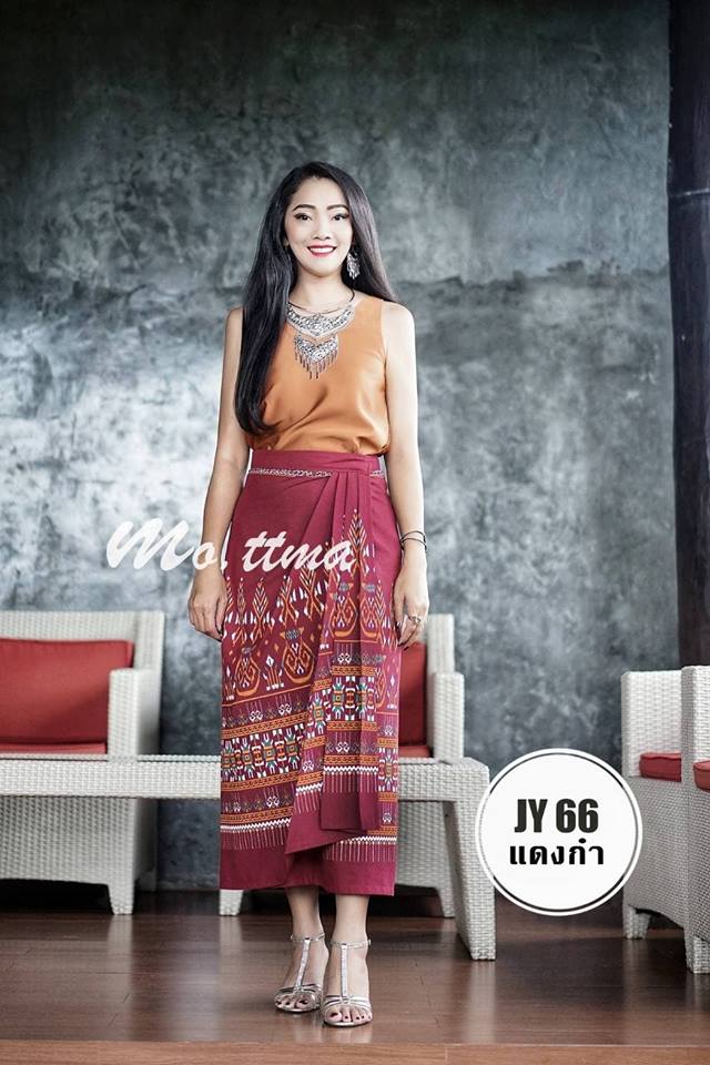 ผ้าถุงจีบย้วย สีแดงก่ำ