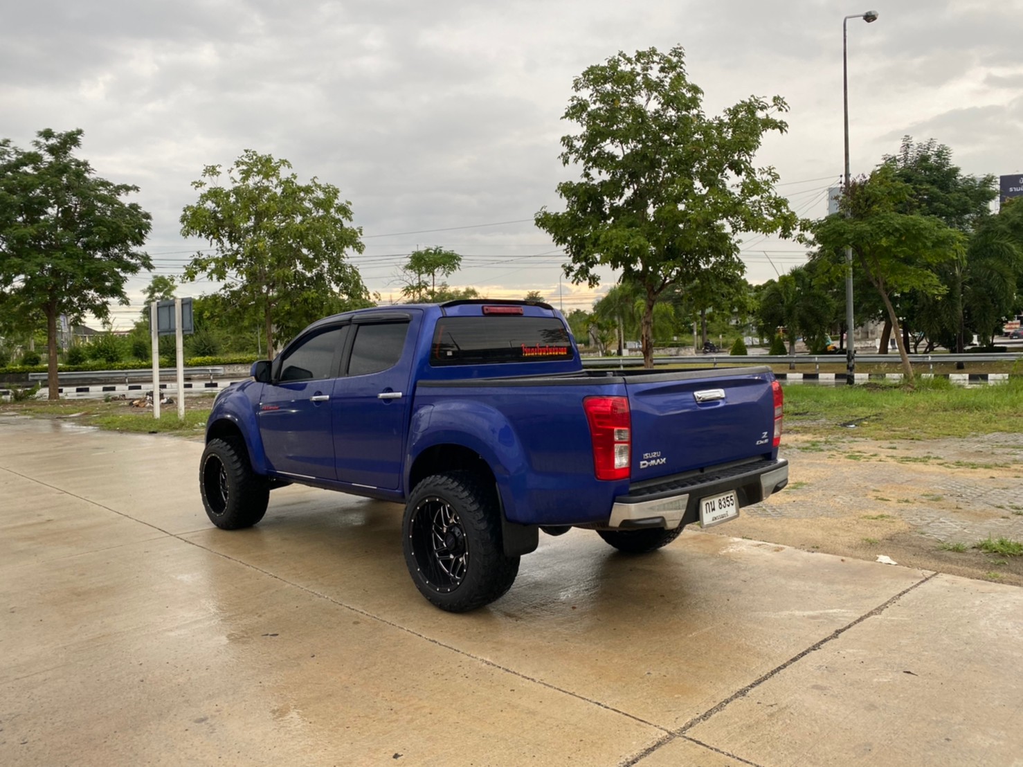 D-MAX มาจากสุพรรณบุรี จัดทรงเมกาที่ STEP9