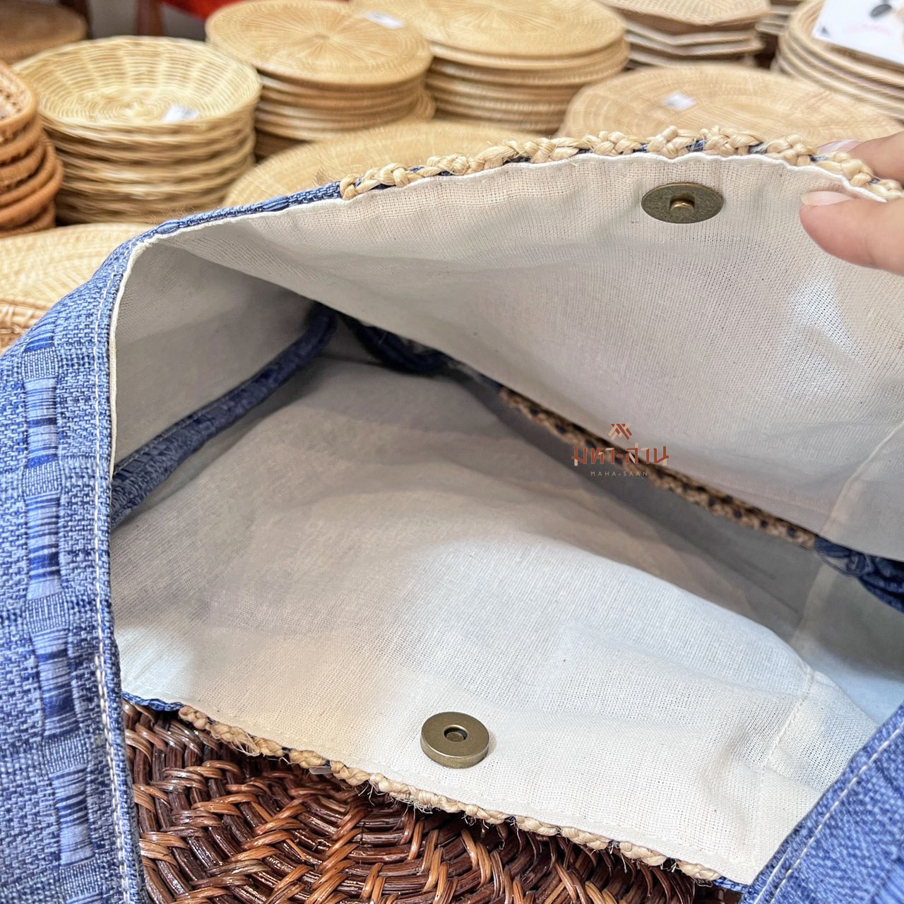 กระเป๋าสะพายข้าง กระเป๋าผ้า แต่งลายผ้าไทย คละแบบ 💐